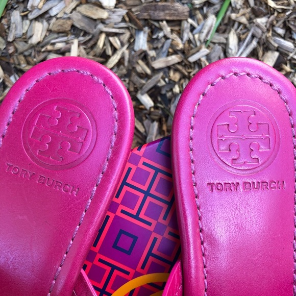SOLD!!! New Fuchsia Tory Burch Miller Thong Sandal - Picture 2 of 5